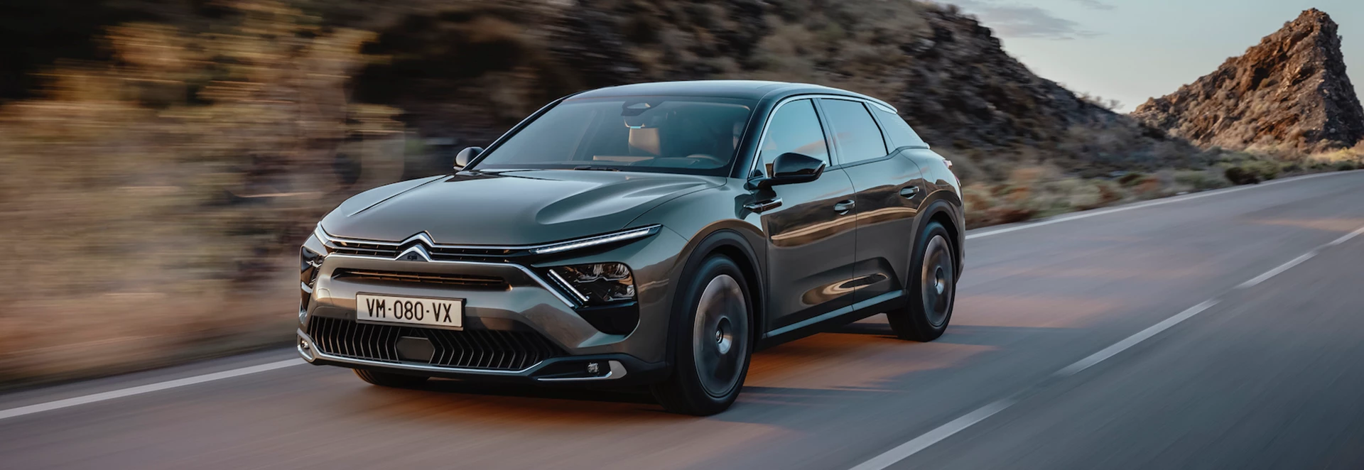 Citroen C5 X revealed as new flagship hatchback with SUV cues 